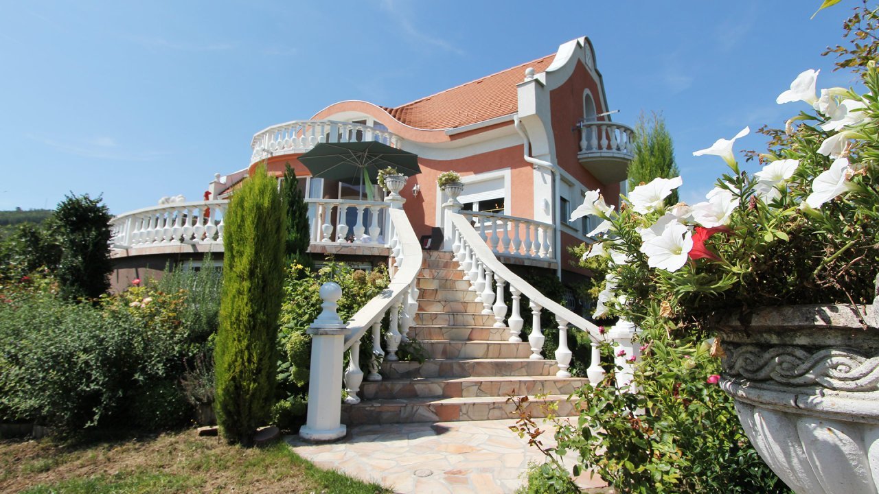 (AAAB) Gemütliche Villa in Ungarn kaufen mit Blick auf den Plattensee (AAAB) Gemütliche Villa in Ungarn kaufen mit Blick auf den Plattensee