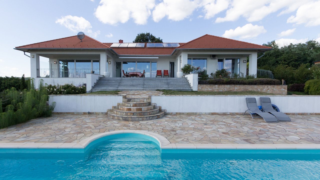 (AAAB) Luxeriöses Anwesen mit Balaton-Panoramablick und großem Pool (AAAB) Luxeriöses Anwesen mit Balaton-Panoramablick und großem Pool