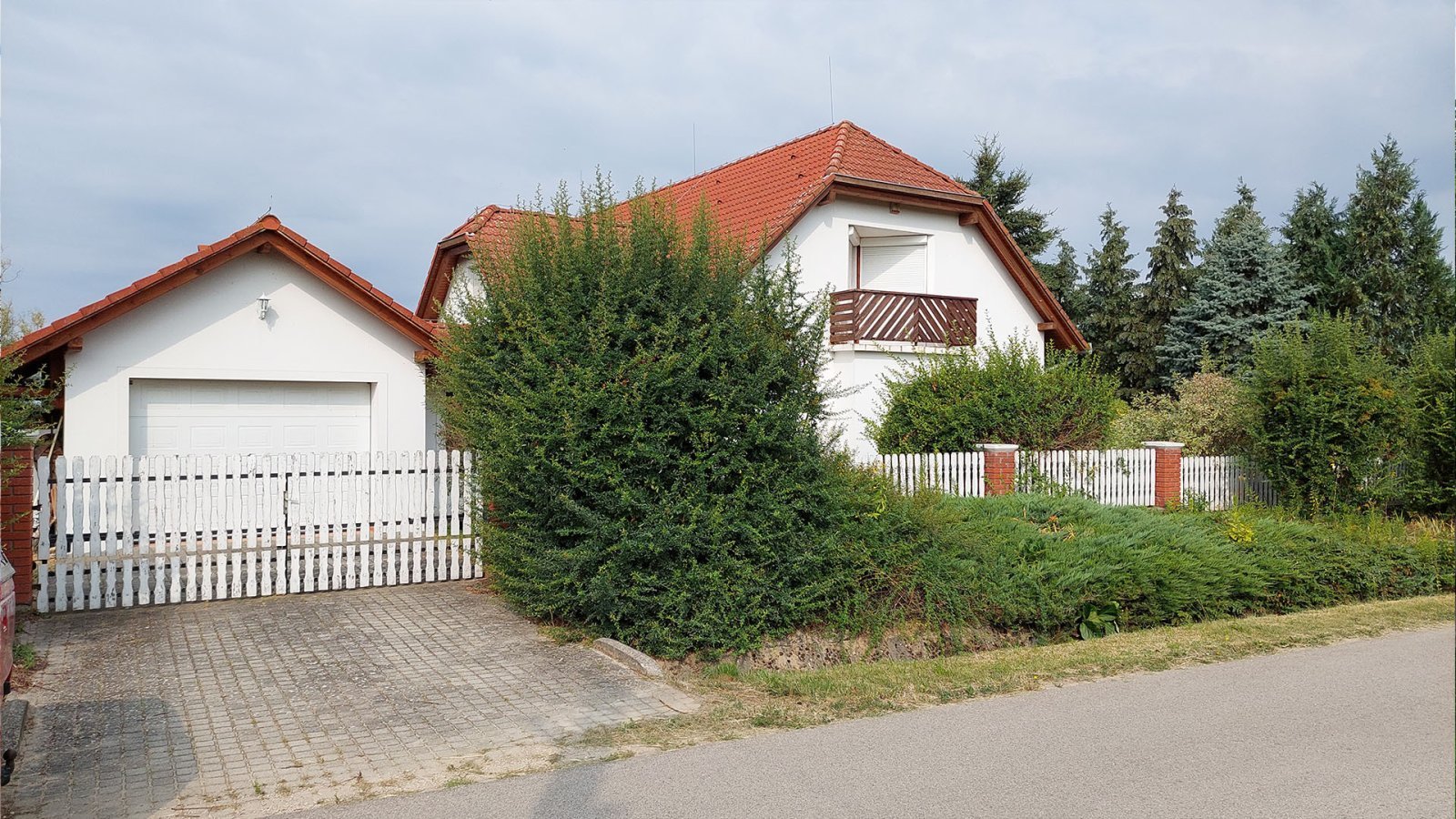 (AAA) Großzügiges Familienhaus in Seenähe und trotzdem ruhg gelegen (AAA) Großzügiges Familienhaus in Seenähe und trotzdem ruhg gelegen