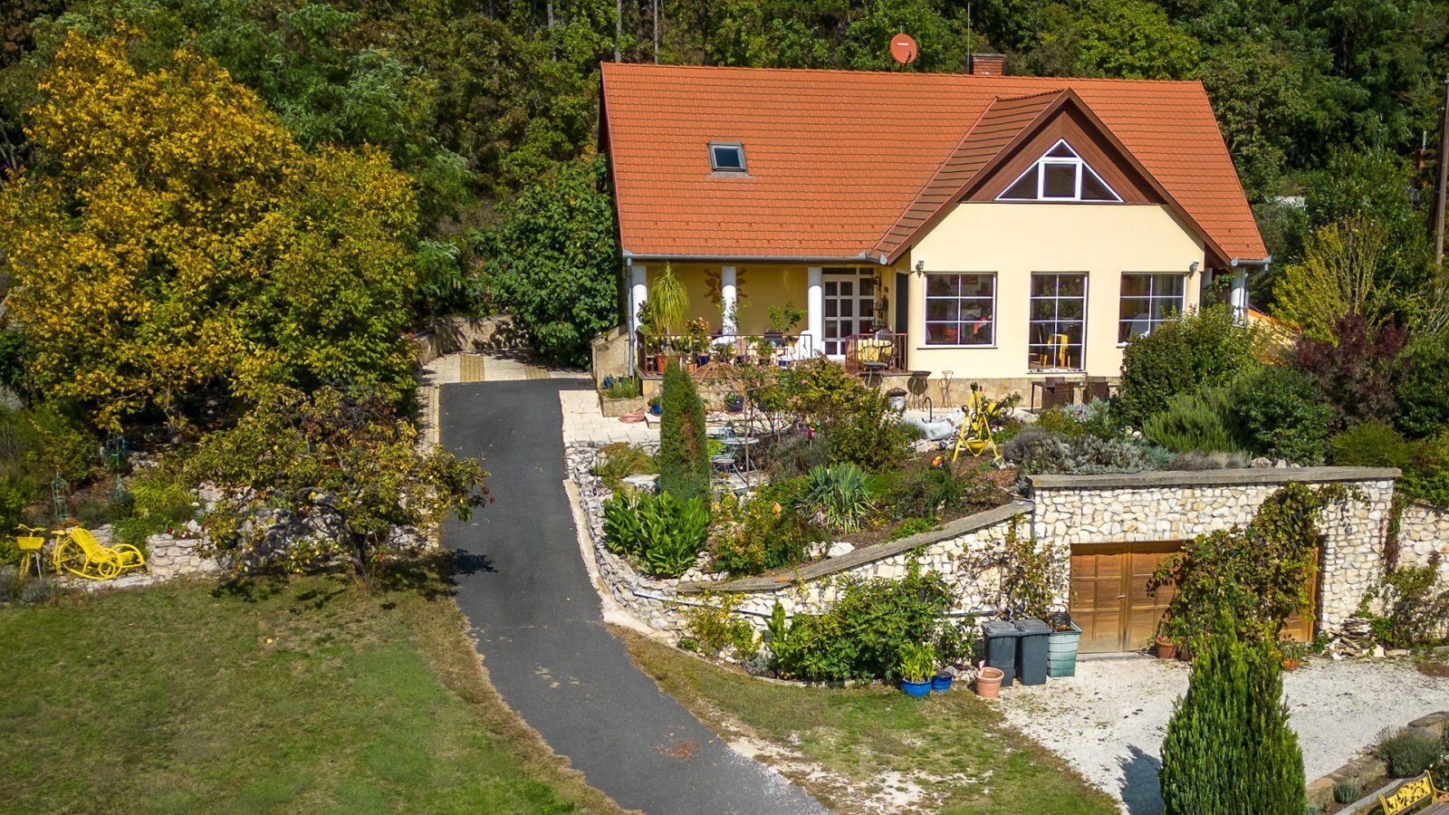 (BAA) Familienhaus mit fantastischem Grundstück und Panoramablick (BAA) Familienhaus mit fantastischem Grundstück und Panoramablick