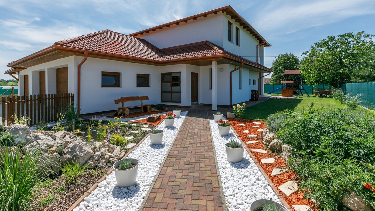 (AAA) geräumiges Wohnhaus mit Blick auf den Plattensee (AAA) geräumiges Wohnhaus mit Blick auf den Plattensee