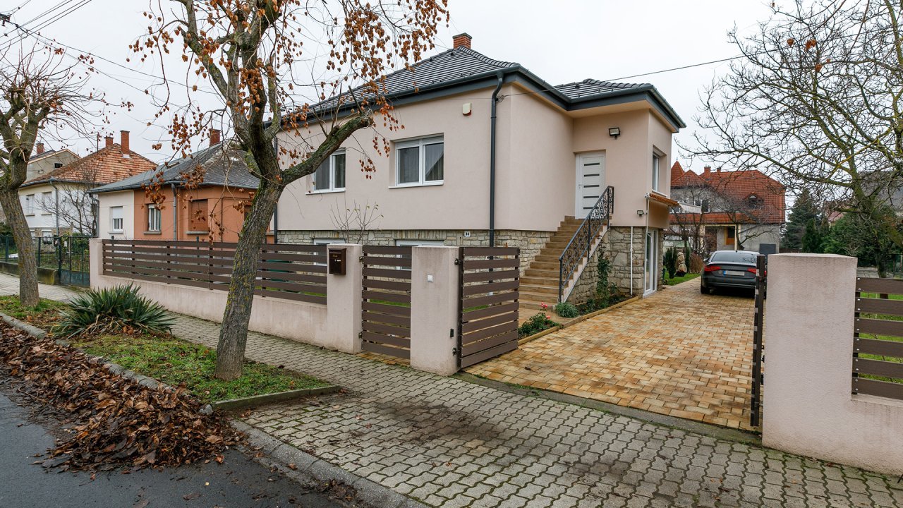 (AAA) Einfamilienhaus mit Pool in ruhiger Straße von Héviz (AAA) Einfamilienhaus mit Pool in ruhiger Straße von Héviz