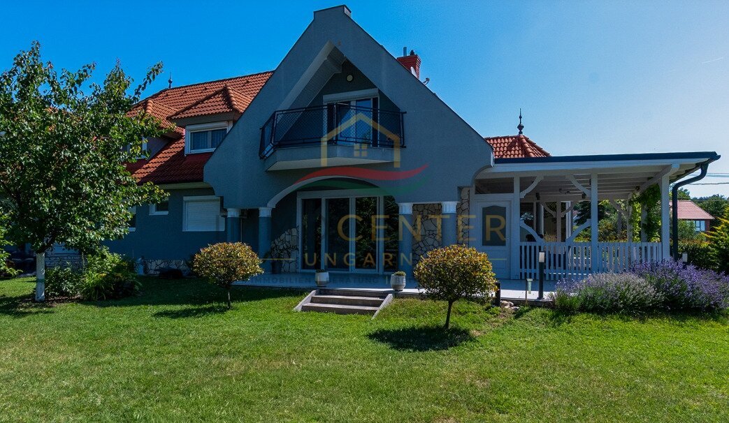 (AAA) Exklusives Einfamilienhaus - Wo Natur und exklusiver Wohnkomfort aufeinandertreffen (AAA) Exklusives Einfamilienhaus - Wo Natur und exklusiver Wohnkomfort aufeinandertreffen