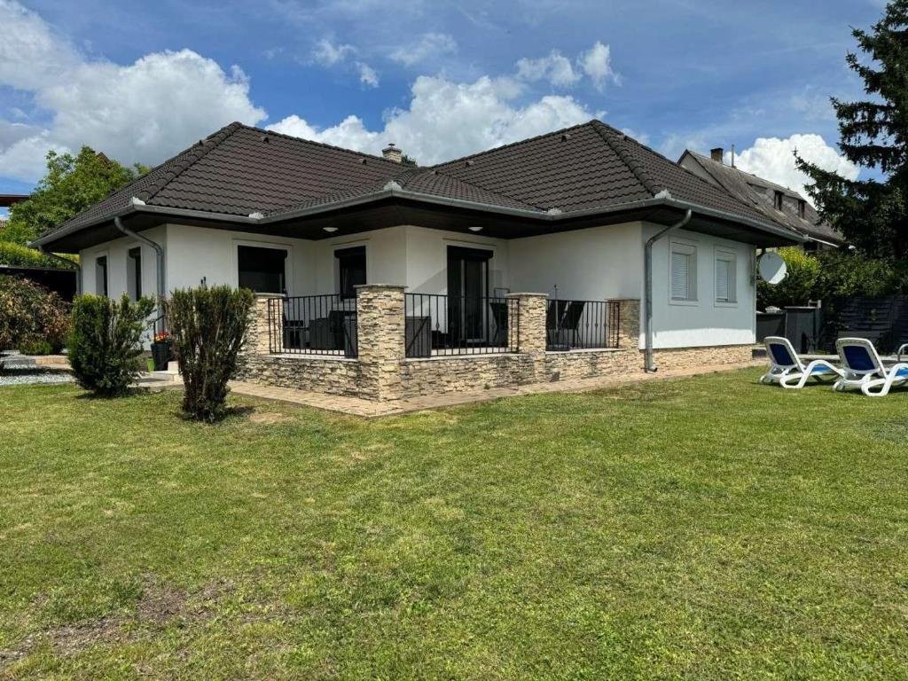 (AAA) Neuwertige Villa am Nordufer des Balaton (AAA) Neuwertige Villa am Nordufer des Balaton