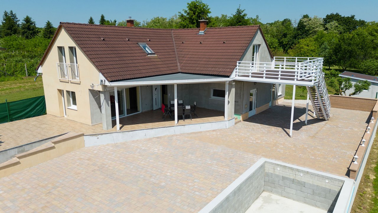 (BAA) Großes Einfamilienhaus mit großem Grundstück und toller Aussicht (BAA) Großes Einfamilienhaus mit großem Grundstück und toller Aussicht