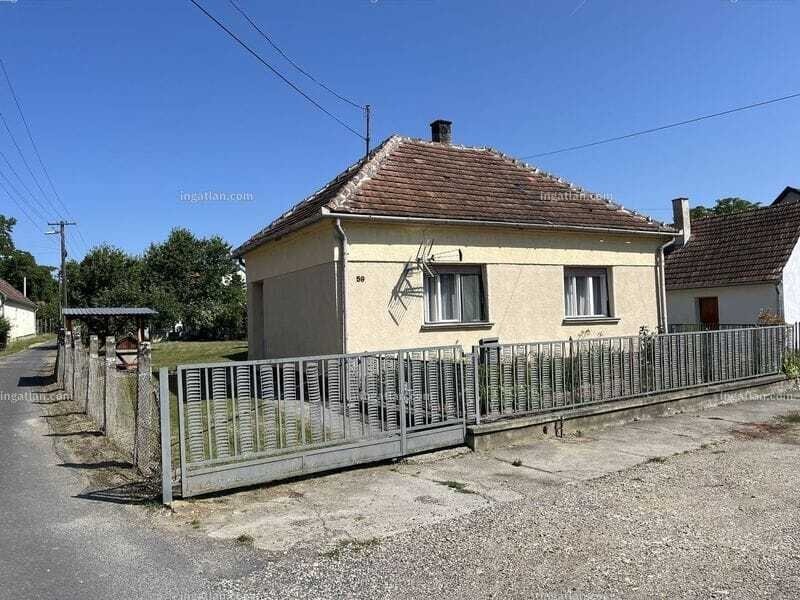 Haus neben der Grenze Haus neben der Grenze