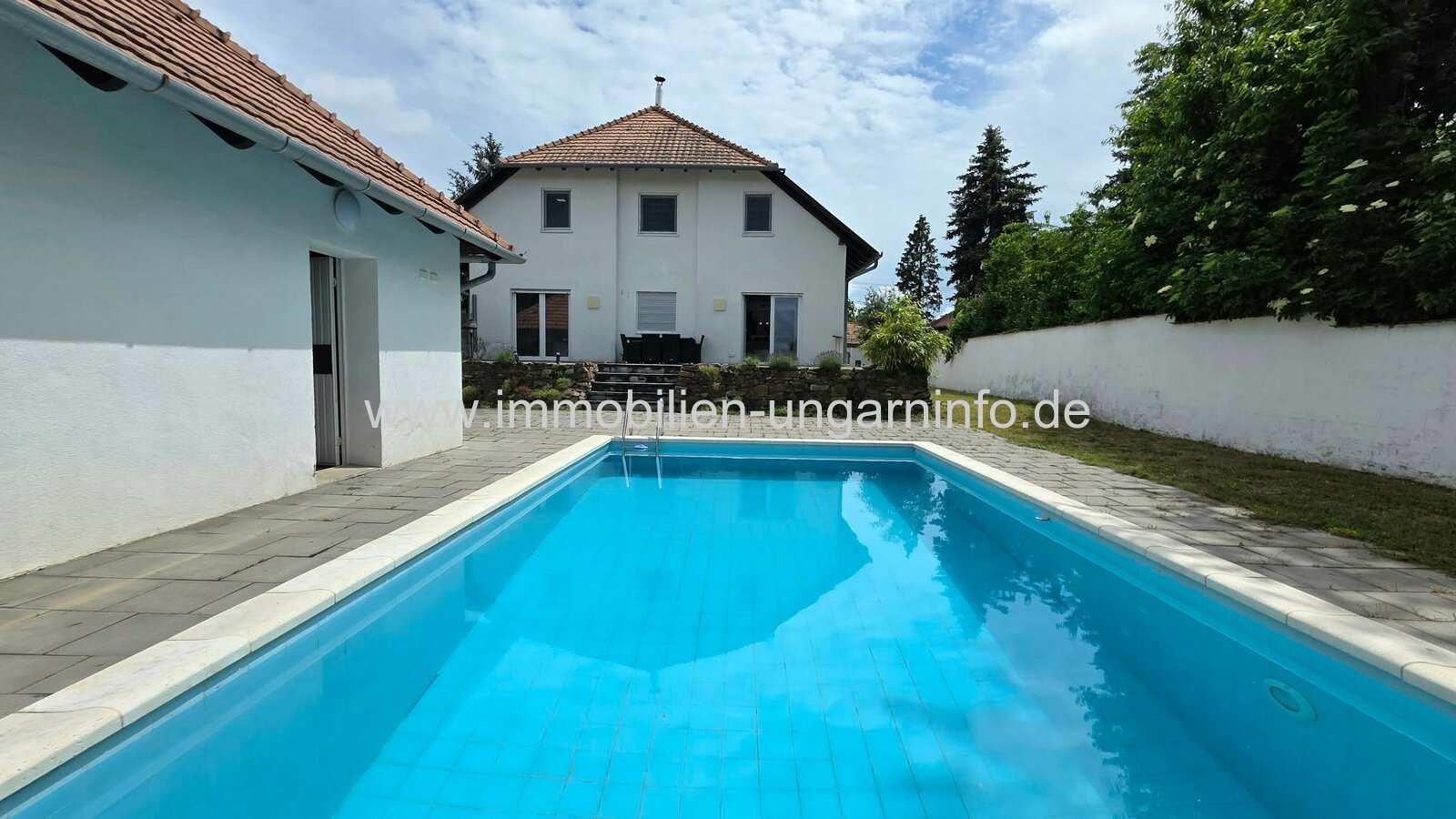 In Balatonboglár-Szőlőskislak steht ein Einfamilienhaus mit Swimmingpool in der Nähe des Balaton zum Verkauf In Balatonboglár-Szőlőskislak steht ein Einfamilienhaus mit Swimmingpool in der Nähe des Balaton zum Verkauf