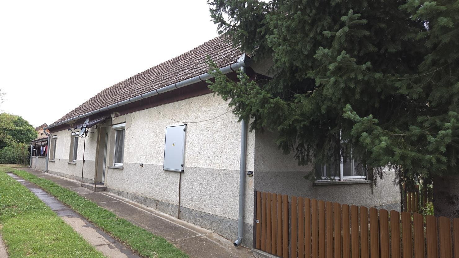 Geräumiges Bauernhaus mit großen Grundstück Geräumiges Bauernhaus mit großen Grundstück