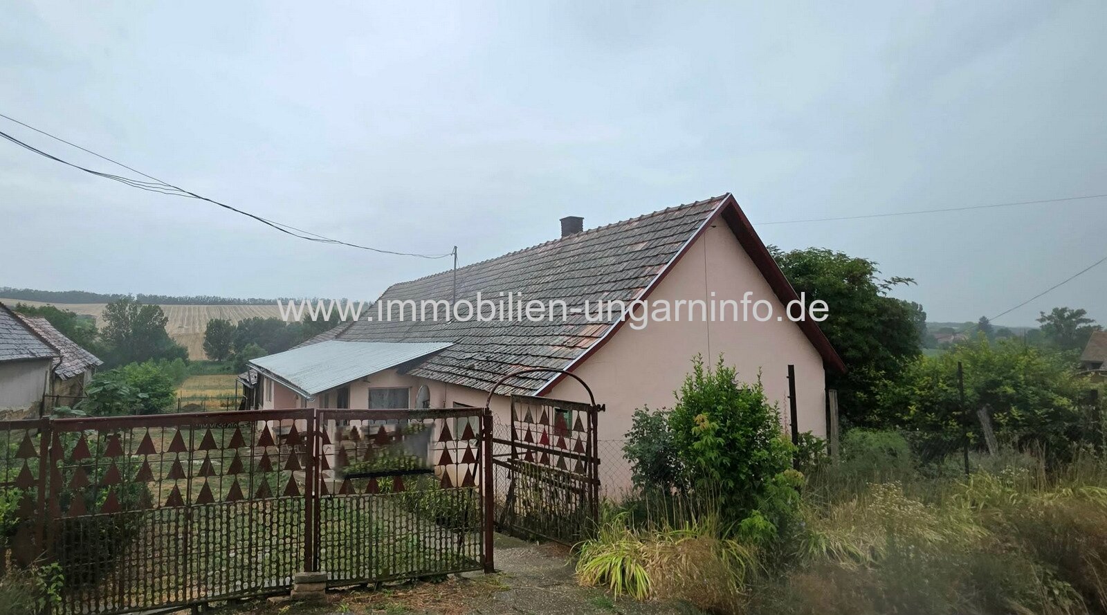 Einfamilienhaus mit großem Grundstück in Somogymeggyes zu verkaufen Einfamilienhaus mit großem Grundstück in Somogymeggyes zu verkaufen