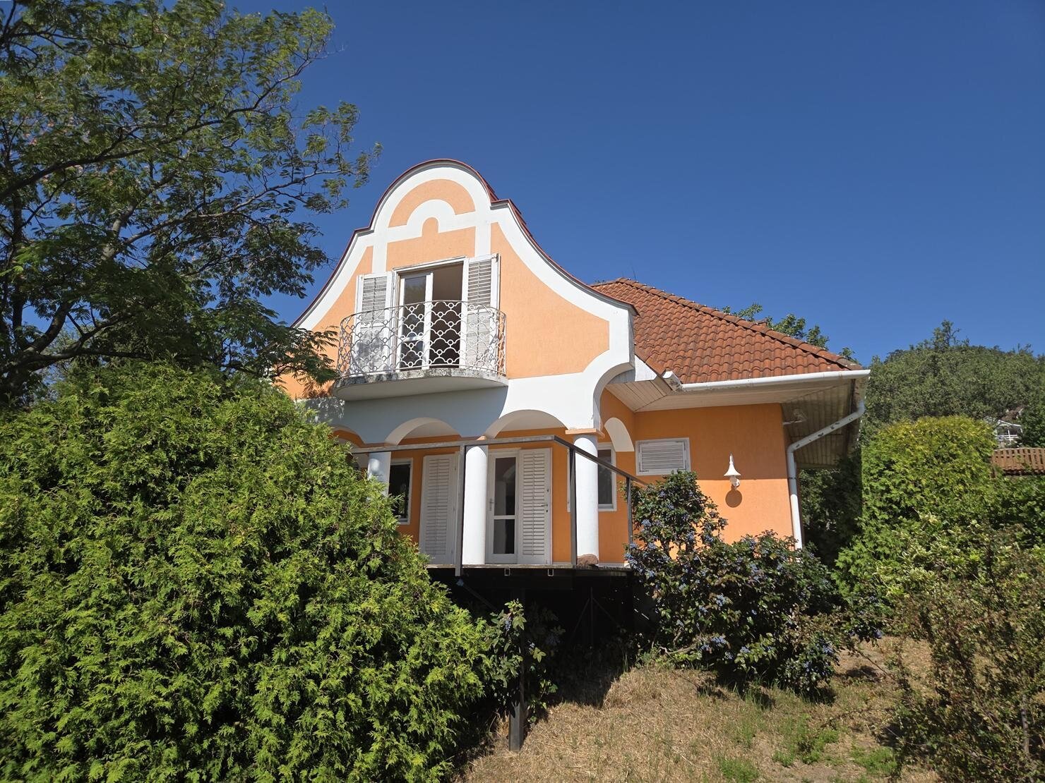 Einfamilienhaus in Balatongyörök mit Balatonpanoramablick Einfamilienhaus in Balatongyörök mit Balatonpanoramablick