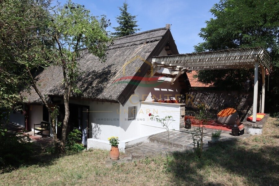 (BAA) Märchenhaftes, fast 100 Jahre altes Reetdach-Bauernhaus bei Györ (BAA) Märchenhaftes, fast 100 Jahre altes Reetdach-Bauernhaus bei Györ