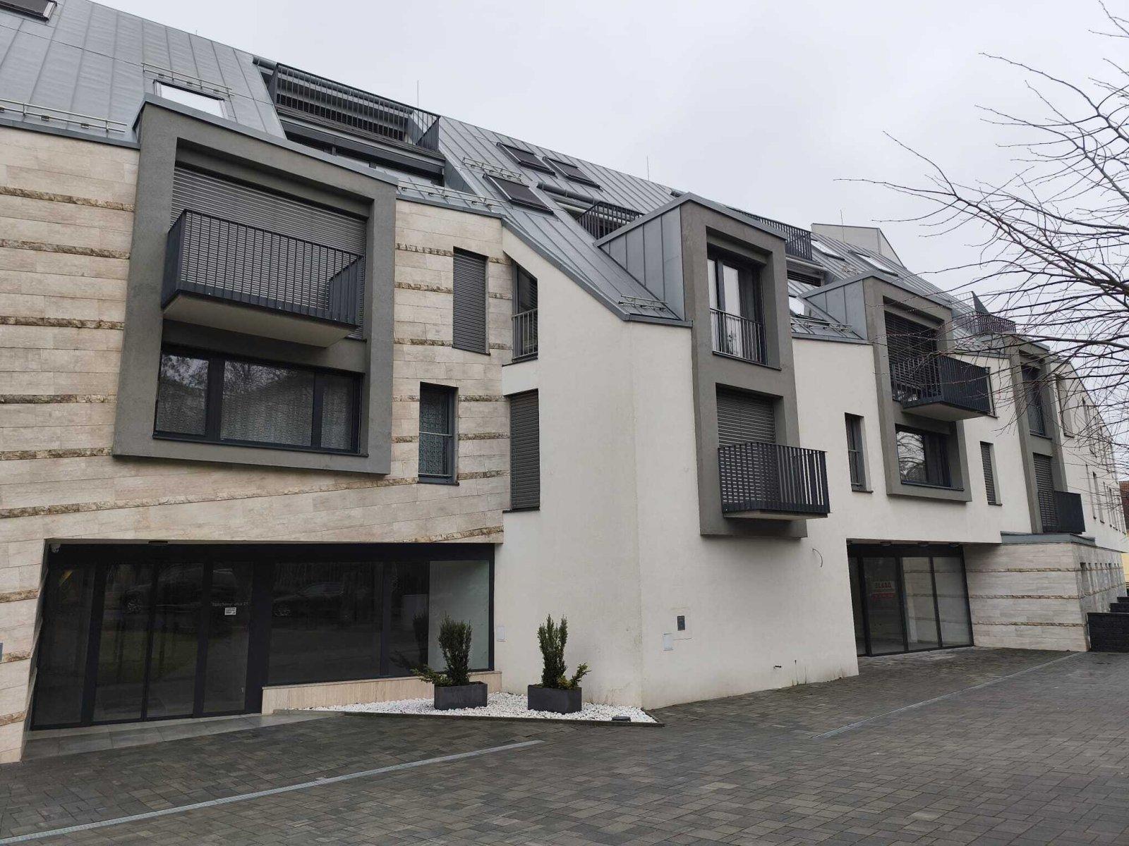 (AAA) Möbelierte Wohnung im Zentrum mit Tiefgaragenplatz (AAA) Möbelierte Wohnung im Zentrum mit Tiefgaragenplatz