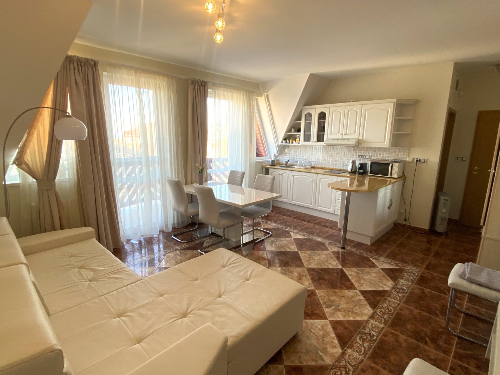 (AAA) Wohnung mit Balkon im beliebten ungarischen Badeort (AAA) Wohnung mit Balkon im beliebten ungarischen Badeort