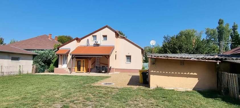 Zweifamilienhaus im schönsten Teil der Stadt, nur wenige Minuten vom Strand entfernt Zweifamilienhaus im schönsten Teil der Stadt, nur wenige Minuten vom Strand entfernt