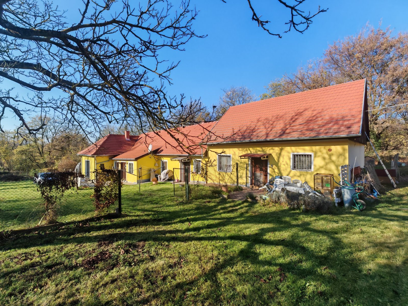 (AAA) Großes Landhaus mit Einliegerwohnung in sehr ruhiger, idyllischer Lage & trotzdem zentral (AAA) Großes Landhaus mit Einliegerwohnung in sehr ruhiger, idyllischer Lage & trotzdem zentral