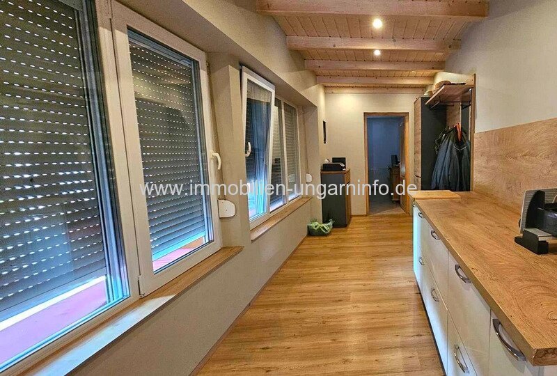 Vollständig renoviertes Einfamilienhaus in der Nähe des Plattensees mit 0,9 Hektar Land Vollständig renoviertes Einfamilienhaus in der Nähe des Plattensees mit 0,9 Hektar Land