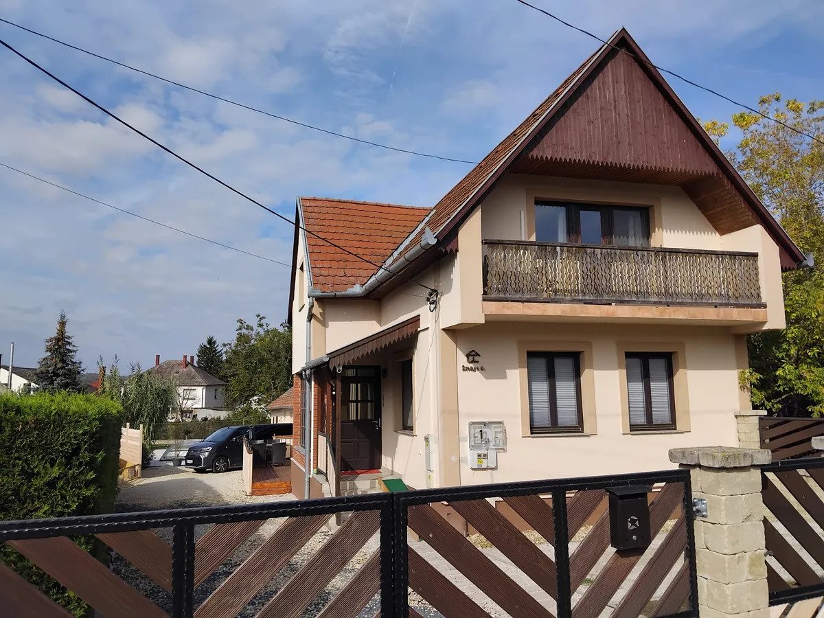 (BAA) Helles Einfamilienhaus mit Pool und Einliegerwohnung (BAA) Helles Einfamilienhaus mit Pool und Einliegerwohnung