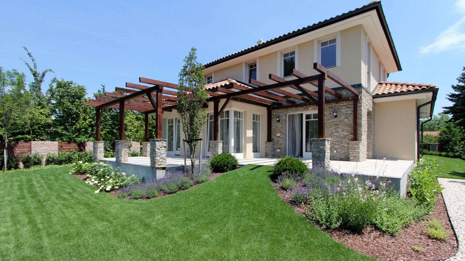 Mediterraner Luxus – Traumhaus am Plattensee zum Bestpreis! Mediterraner Luxus – Traumhaus am Plattensee zum Bestpreis!