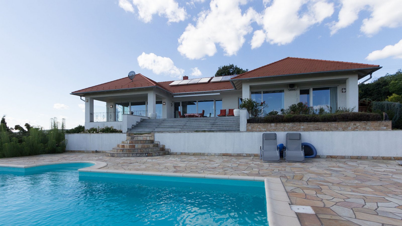 Exklusive Villa mit spektakulärem Balaton-Panorama Exklusive Villa mit spektakulärem Balaton-Panorama