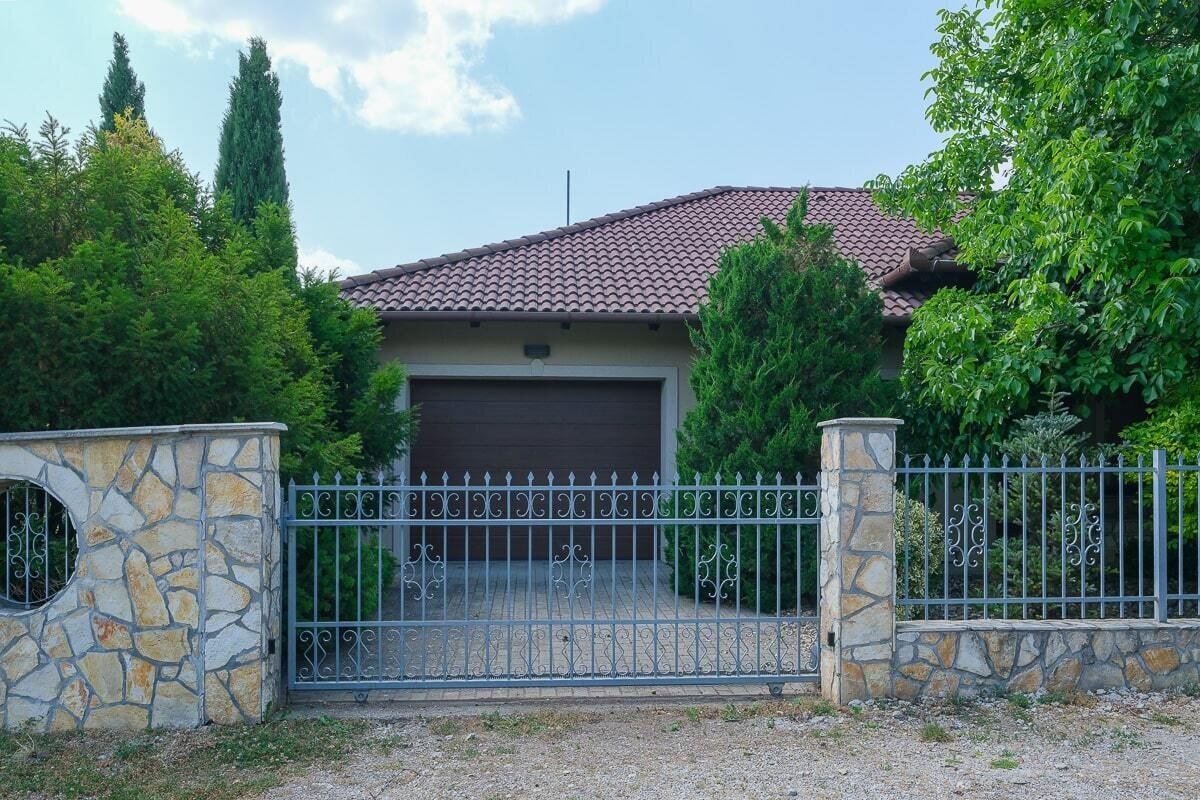 Gut instand gehaltenes Einfamilienhaus im Zentrum von Gyenesdiás in stiller Gasse ist zu verkaufen Gut instand gehaltenes Einfamilienhaus im Zentrum von Gyenesdiás in stiller Gasse ist zu verkaufen
