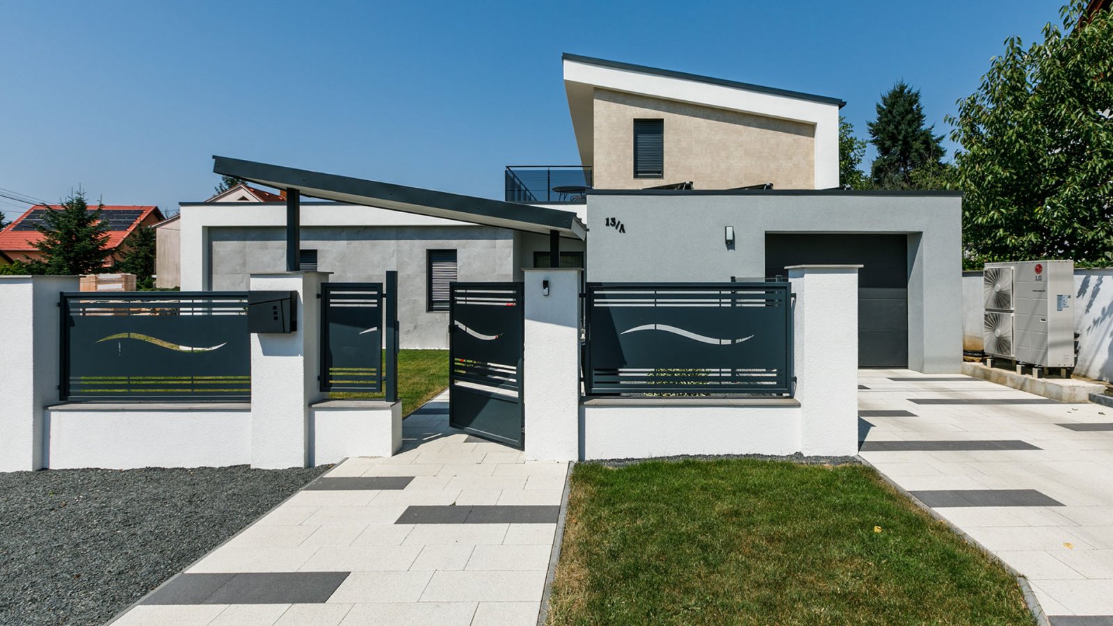 Hochwertiges Einfamilienhaus mit Wellnessbereich in schöner Wohnlage Hochwertiges Einfamilienhaus mit Wellnessbereich in schöner Wohnlage