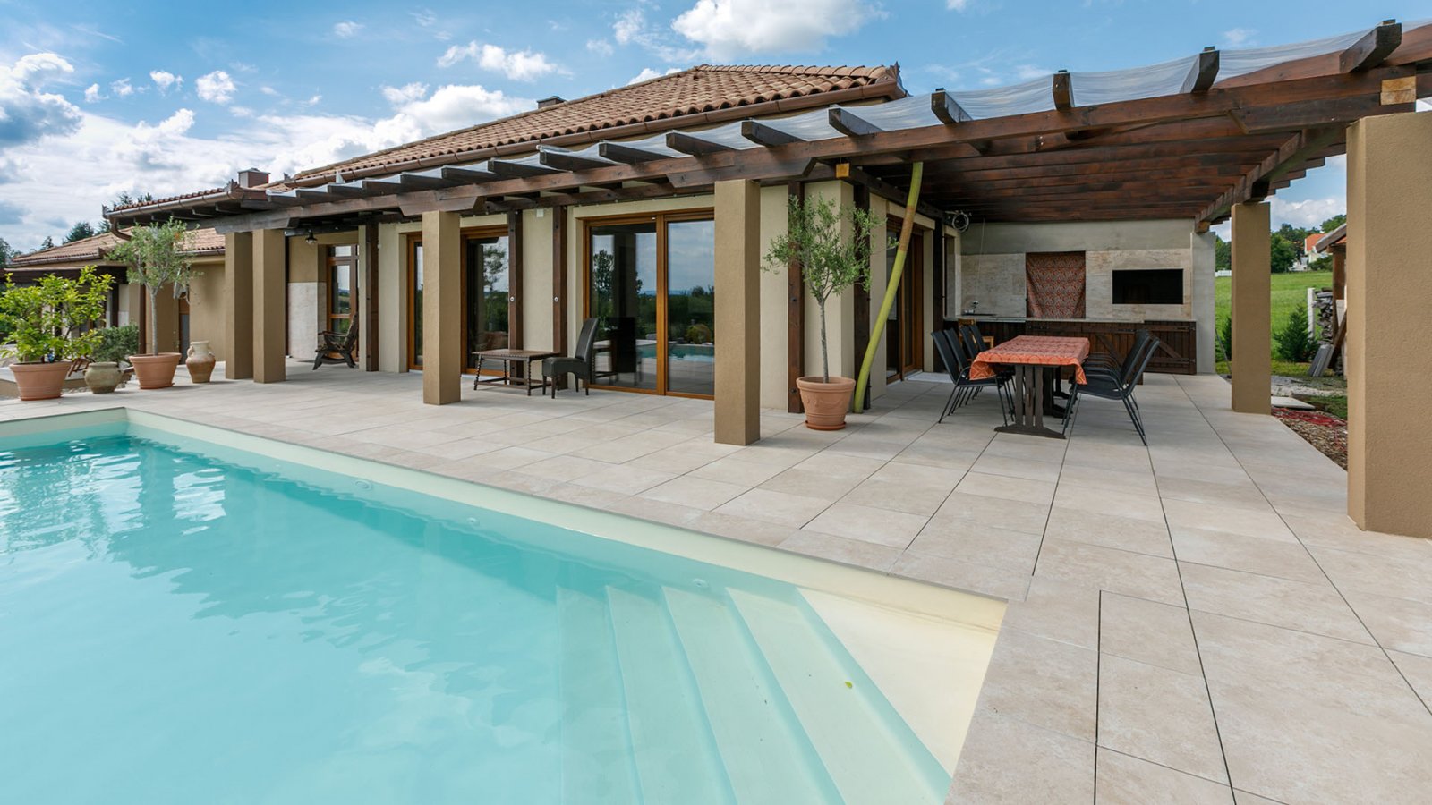 Ihr Traumhaus mit Pool und Blick auf den Plattensee Ihr Traumhaus mit Pool und Blick auf den Plattensee