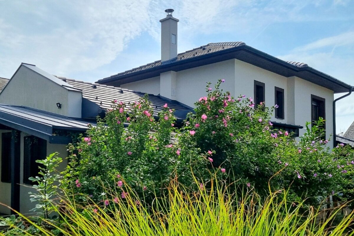 Neuwertiges Einfamilienhaus in mediterranen Baustil still gelegen in einer ruhigen Seitenstrasse 10 Gehminuten weit vom Plattensee-Nordufer Neuwertiges Einfamilienhaus in mediterranen Baustil still gelegen in einer ruhigen Seitenstrasse 10 Gehminuten weit vom Plattensee-Nordufer