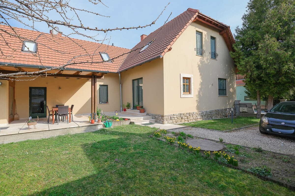 Für mehrere Generationen geeignetes, renoviertes Einfamilienhaus in Keszthely, 10 Gehminuten von Plattensee ist zu verkaufen Für mehrere Generationen geeignetes, renoviertes Einfamilienhaus in Keszthely, 10 Gehminuten von Plattensee ist zu verkaufen