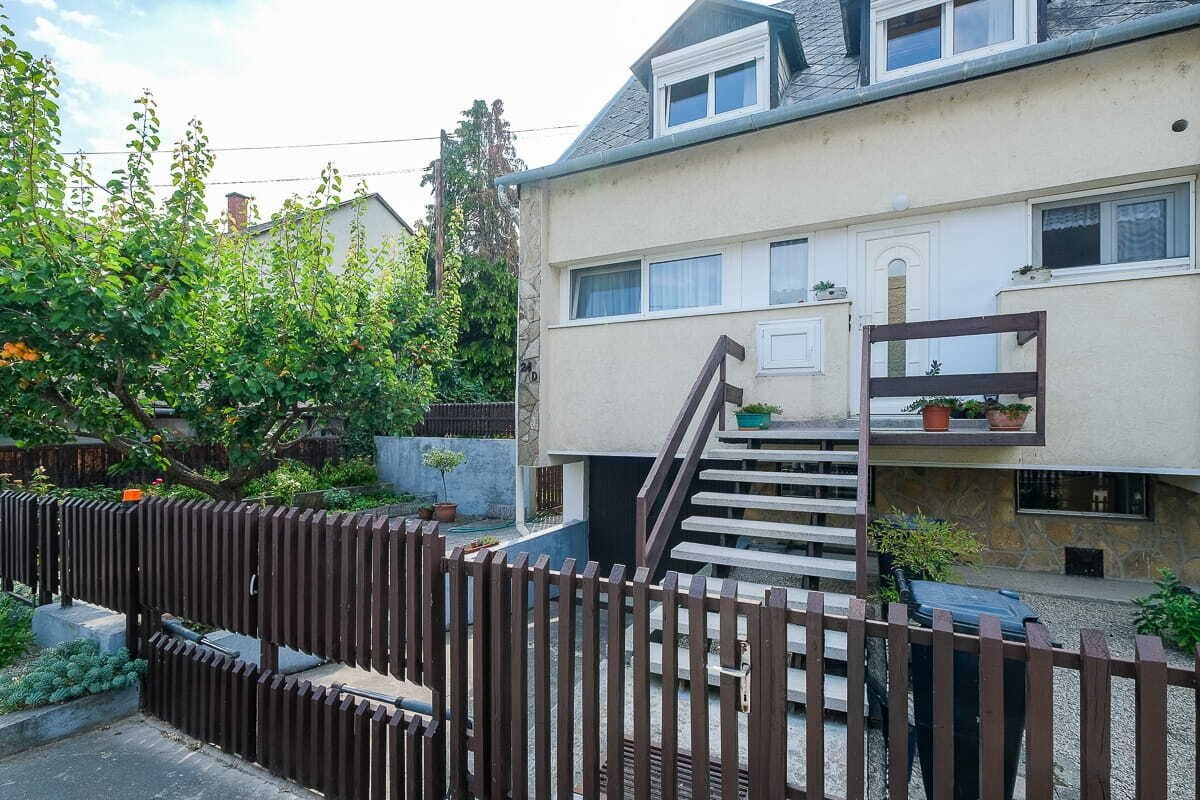Modernisierungsbedürftige Reihenhauswohnung in Keszthely, 5 Gehminuten vom Plattensee ist zu verkaufen Modernisierungsbedürftige Reihenhauswohnung in Keszthely, 5 Gehminuten vom Plattensee ist zu verkaufen