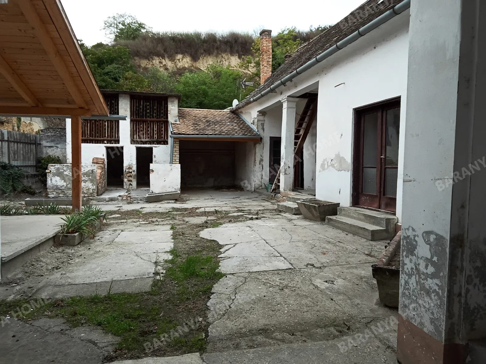 Zwei Wohnungen zum Preis von einer in Dunaszekcsőn – eine besondere Investitionsmöglichkeit mit eingebautem Dachboden mit Blick auf die Donau Zwei Wohnungen zum Preis von einer in Dunaszekcsőn – eine besondere Investitionsmöglichkeit mit eingebautem Dachboden mit Blick auf die Donau