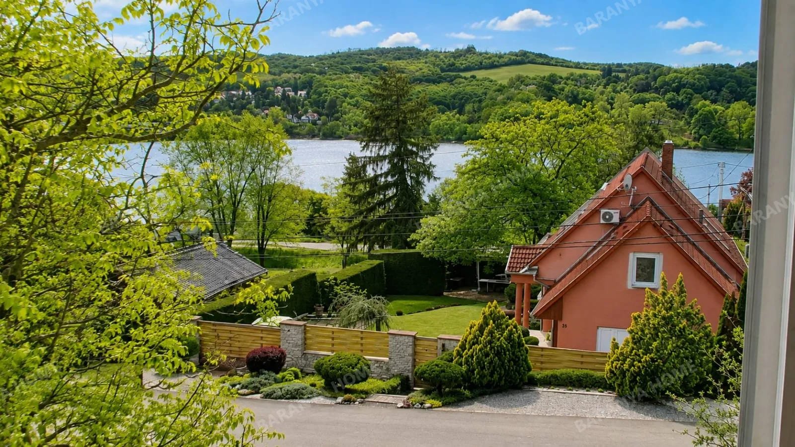 Hälfte einer Panorama-Doppelhaushälfte zum Verkauf in Orfűn Hälfte einer Panorama-Doppelhaushälfte zum Verkauf in Orfűn