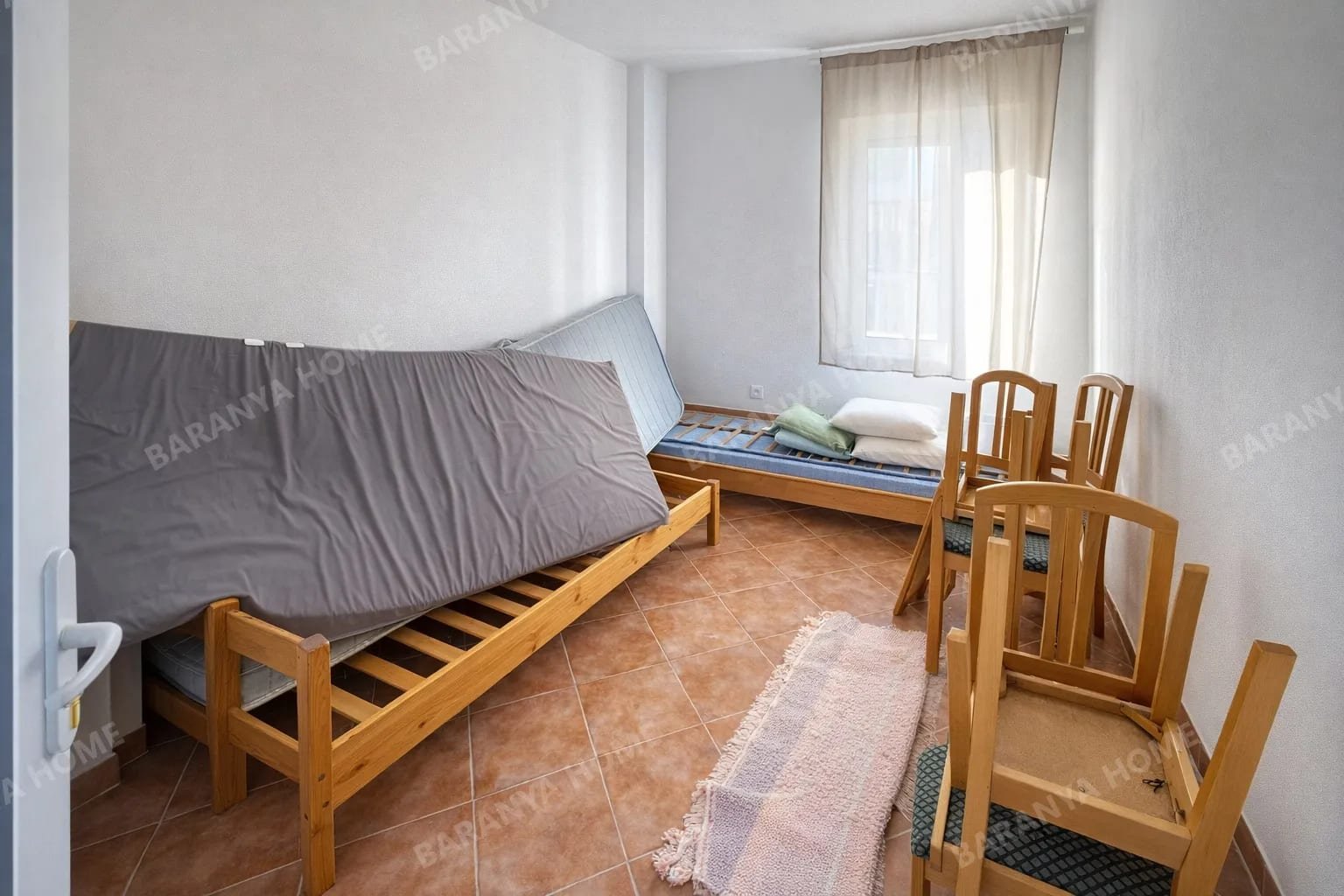 In Markóc steht dieses 100 qm große Grundstück zum Verkauf. Einfamilienhaus aus Backstein, gelegen auf einem 3643 qm großen Grundstück. Grundstück, wu In Markóc steht dieses 100 qm große Grundstück zum Verkauf. Einfamilienhaus aus Backstein, gelegen auf einem 3643 qm großen Grundstück. Grundstück, wu